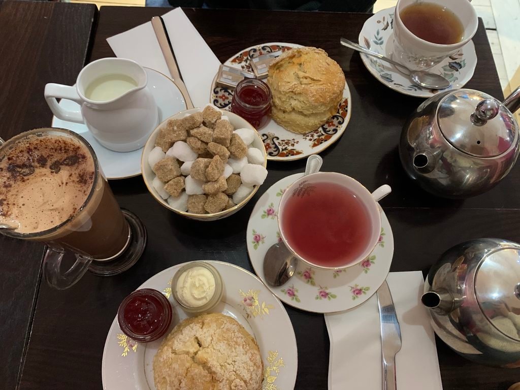 Afternoon tea in a café